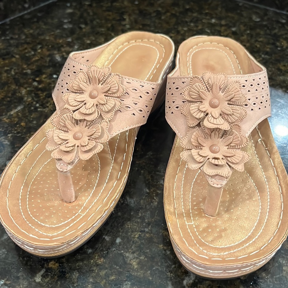 New w/o tags, 2” wedge